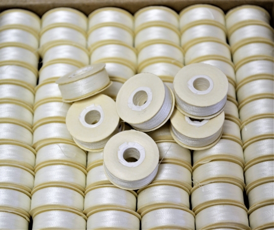 Magnetic Core Style L White Polyester Bobbins - 148 yards per